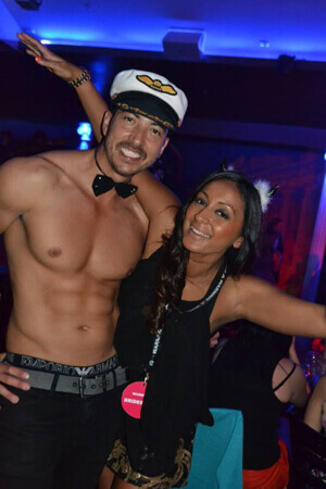 topless-waiters-sydney-evandro