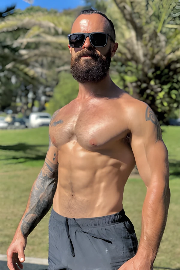 brisbane-topless-waiter-dang