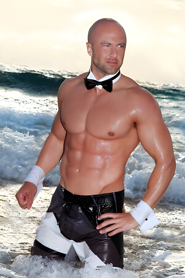 brisbane-topless-waiter-peters