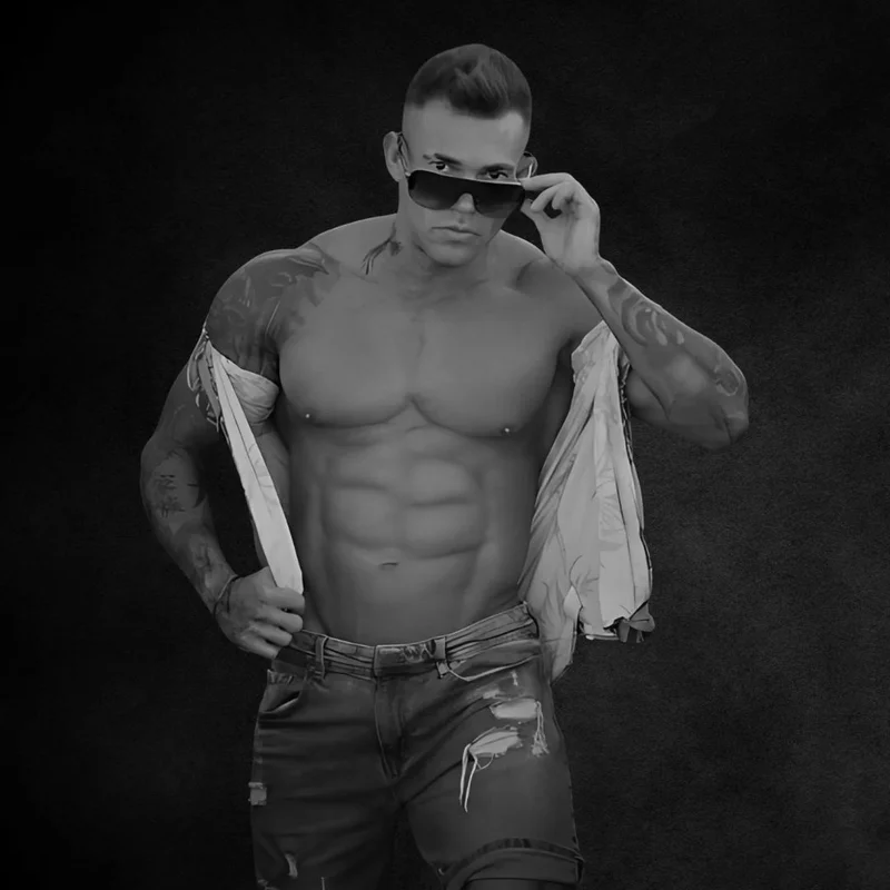 topless-waiters-sydney-carlos