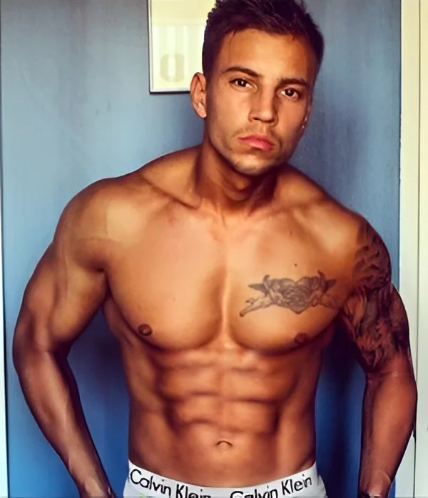 sydney-topless-waiter-andreb