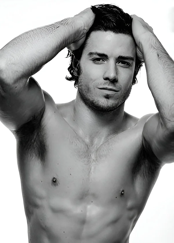 sydney-topless-waiter-chrisr (1) (1)