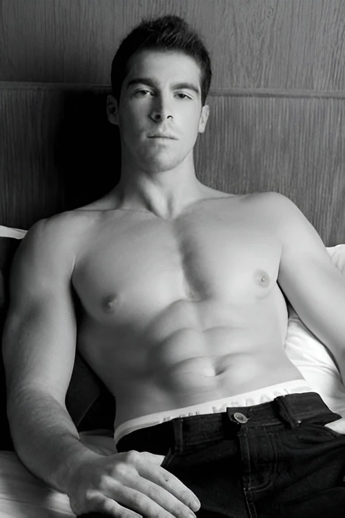 sydney-topless-waiters-felix (1)