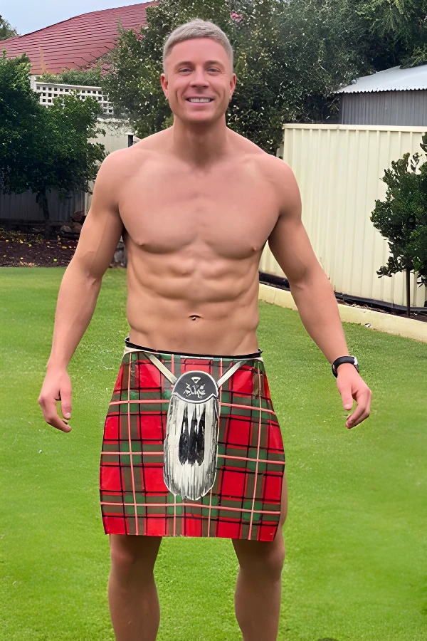 topless-waiter-kilt-adelaide-paddy