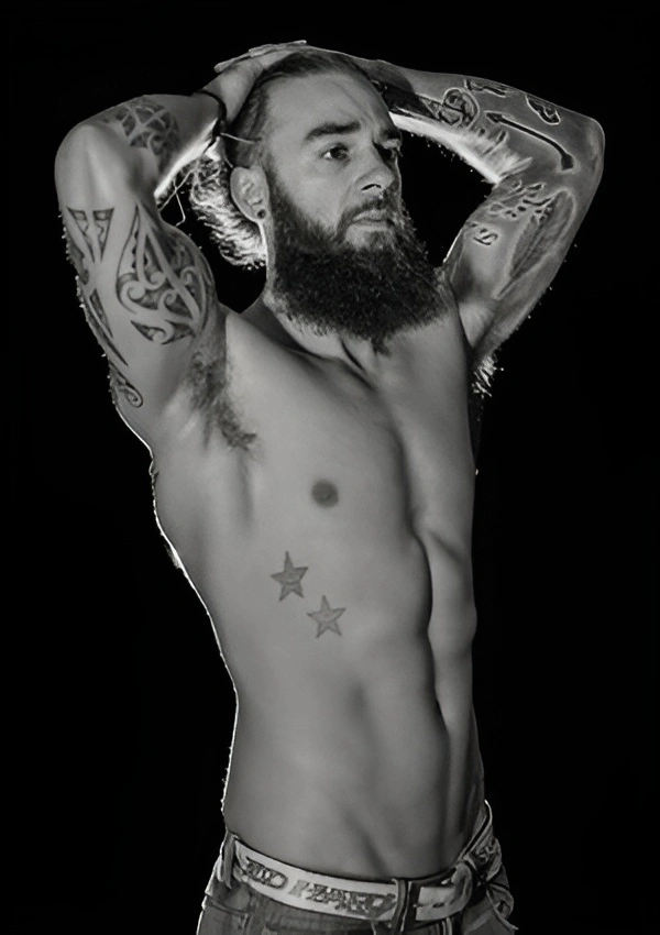 topless-waiter-melbourne-dee