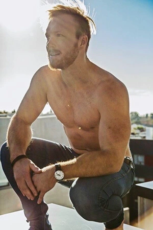 topless-waiter-melbourne-mattc