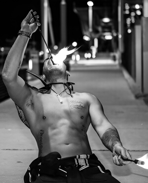 topless-waiter-perth-joeyf