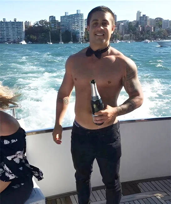 topless-waiter-sydney-joshm (1) (1)