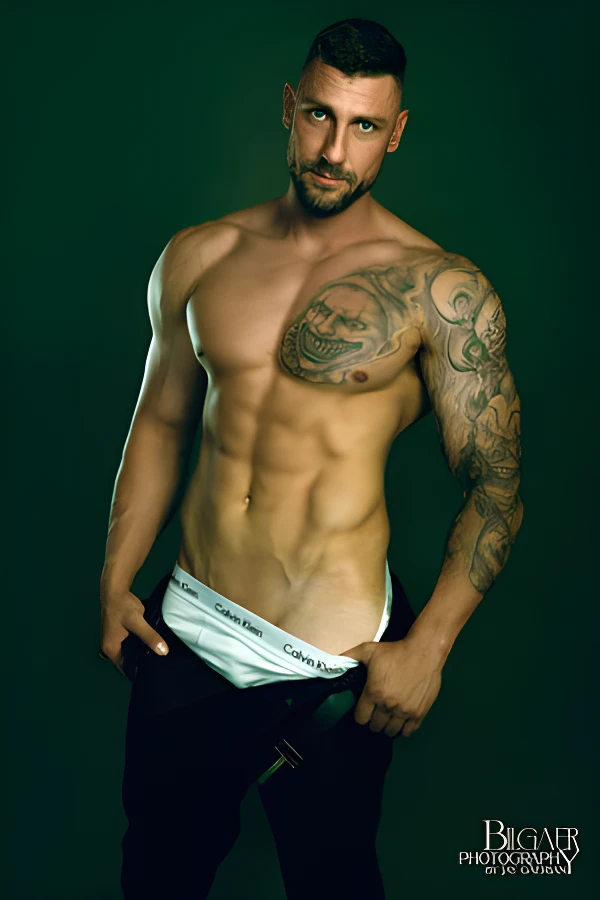 topless-waiters-brisbane-brendan