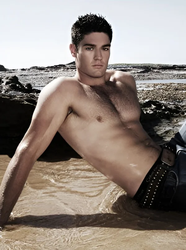 topless-waiters-sydney-chrisl (1)